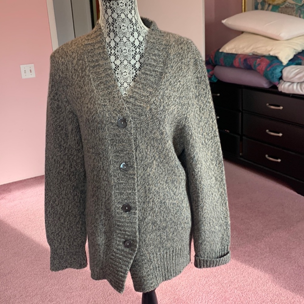 Anne Klein size large marled yarn with oatmeal beige and gray yarns sweater